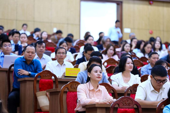 Các đại biểu Lâm Đồng dự và theo dõi Hội nghị quán triệt Nghị quyết Đại hội MTTQ Việt Nam lần thứ XI