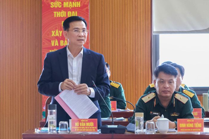 Đồng chí Hồ Văn Mười, Ủy viên Ban Chấp hành Trung ương Đảng, Phó Bí thư Tỉnh ủy, Chủ tịch UBND tỉnh Lâm Đồng phát biểu