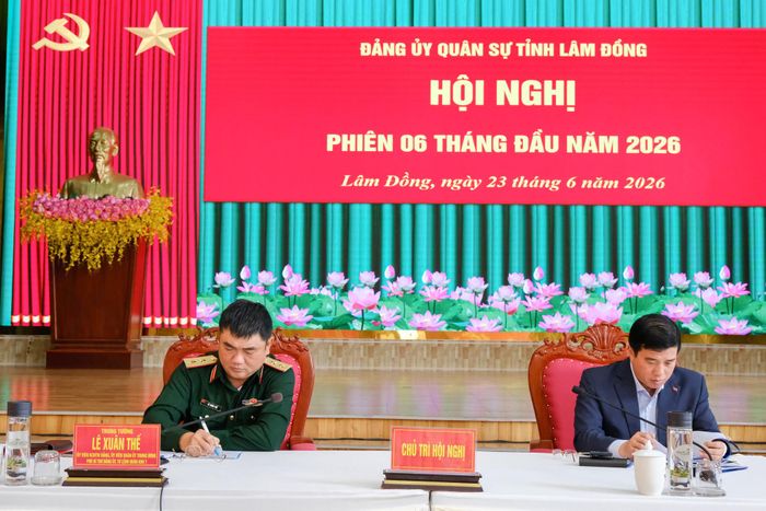 Chủ trì hội nghị