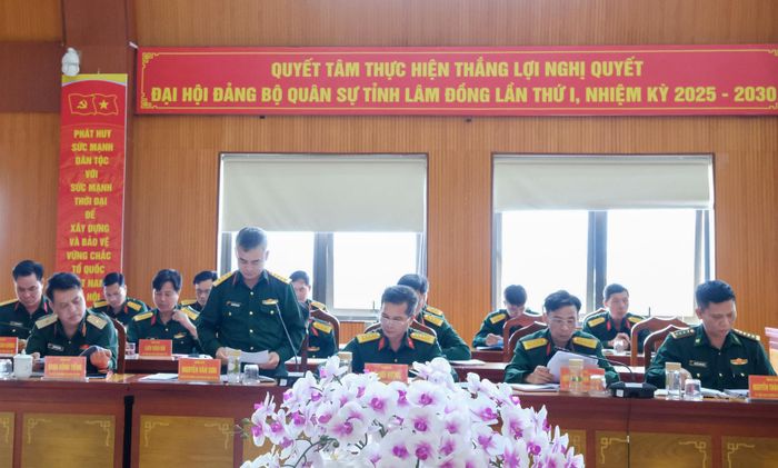Các đồng chí trong Đảng ủy Quân sự tỉnh