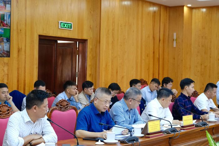 Đại diện lãnh đạo các nhà đầu tư tham dự buổi làm việc