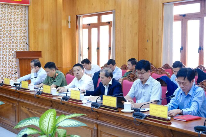 Đại diện lãnh đạo các sở, ngành, đơn vị tham dự buổi làm việc