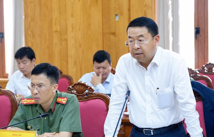 Giám đốc Sở Tài chính Tôn Thiện San đề xuất phương án giải phóng mặt bằng tại cuộc họp