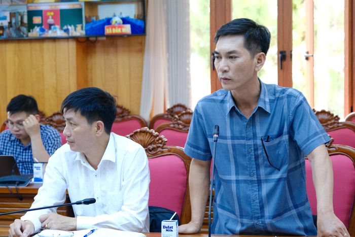 Đại diện Ban QLDA khu vực Lâm Hà báo cáo tình hình giải ngân vốn tại buổi làm việc