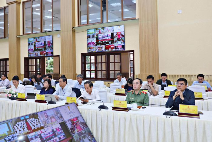 Các đồng chí Ủy viên Ban Thường vụ Tỉnh ủy, thành viên Ban Chỉ đạo của tỉnh tham dự tại điểm cầu Lâm Đồng
