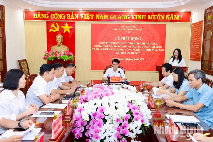 Quang cảnh lễ phát động.