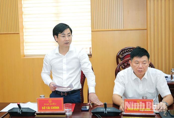 Lãnh đạo Sở Tài chính phát biểu tại hội nghị.