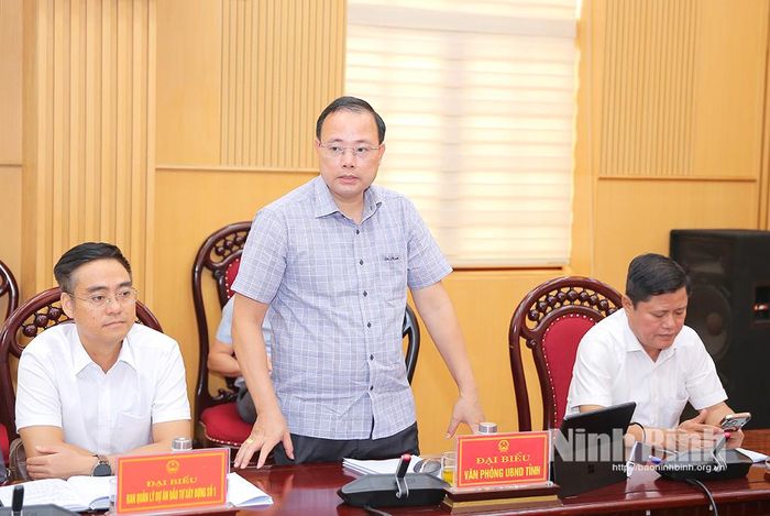 Lãnh đạo Văn phòng UBND tỉnh phát biểu tại hội nghị.