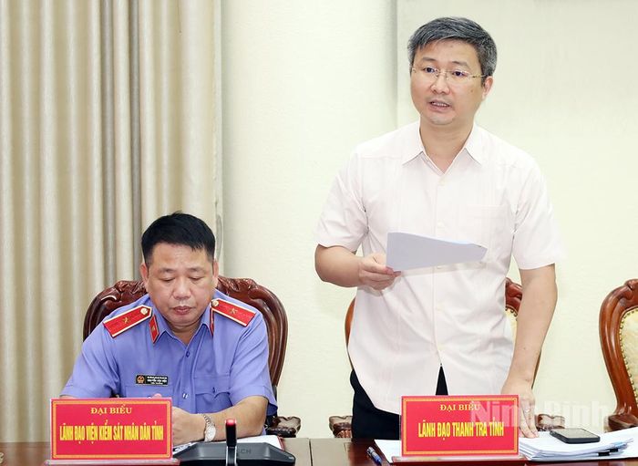 Lãnh đạo Thanh tra tỉnh phát biểu tại hội nghị.