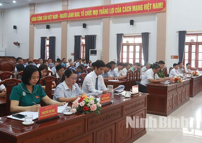 Các đại biểu tham dự kỳ họp HĐND xã Hiển Khánh. Ảnh: Hồng Ngọc