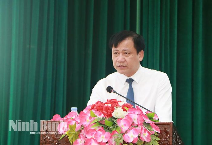 Đồng chí Mai Thanh Long, Tỉnh ủy viên, Phó Chủ tịch HĐND tỉnh phát biểu tại kỳ họp. Ảnh: Phùng Thống