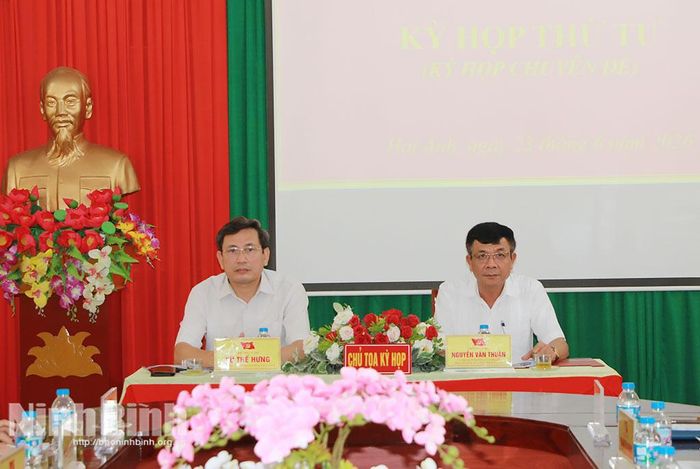 Các đồng chí Chủ tọa kỳ họp. Ảnh: Trần Hồng Minh