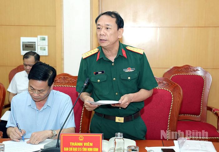 Lãnh đạo Bộ CHQS tỉnh trình bày báo cáo kết quả tại hội nghị.