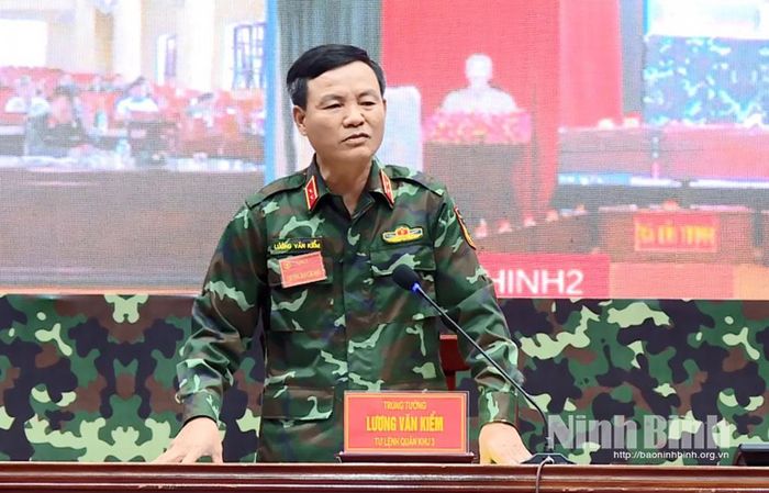 Đồng chí Trung tướng Lương Văn Kiểm, Tư lệnh Quân khu 3, Trưởng Ban Chỉ đạo diễn tập PTDS Quân khu 3 phát biểu tại buổi tổng duyệt.