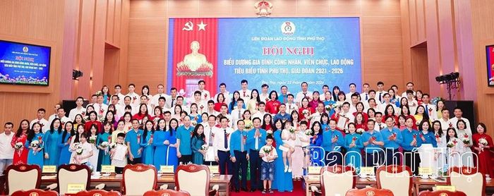 60 gia đình CNVCLĐ tiêu biểu được biểu dương, tôn vinh tại hội nghị.