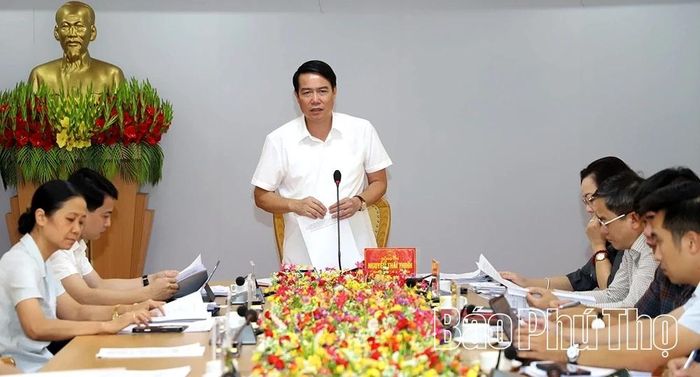 Đồng chí Nguyễn Thái Thịnh, Trưởng Ban Kinh tế - Ngân sách HĐND tỉnh phát biểu kết luận, định hướng các nội dung cần hoàn thiện.