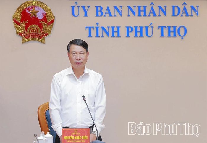 Đồng chí Phó Chủ tịch UBND tỉnh Nguyễn Khắc Hiếu phát biểu kết luận cuộc họp.