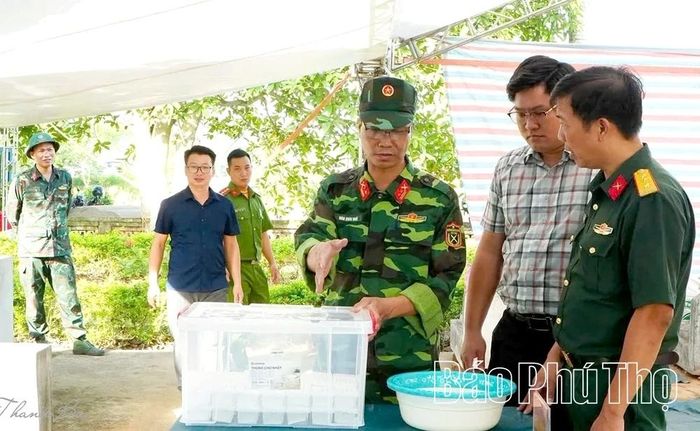 Lực lượng chức năng thực hiện quy trình kỹ thuật lấy mẫu, bảo quản sinh phẩm phục vụ giám định ADN.