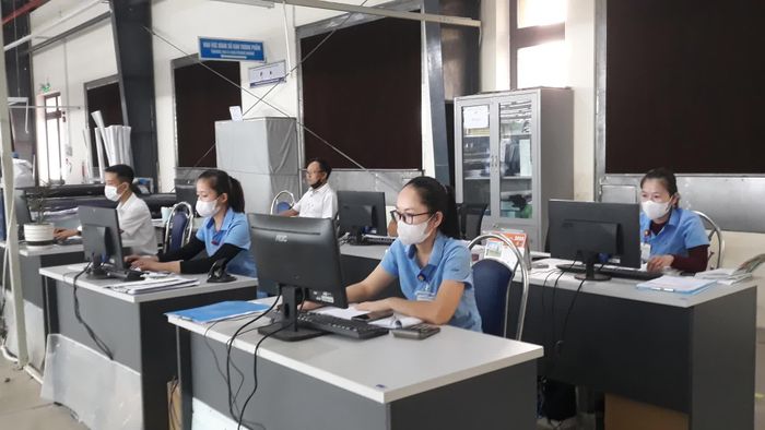 Nhà máy may Hòa Thọ-Triệu Phong chú trọng khâu quản lý, thiết kế, kiểm tra nâng cao chất lượng sản phẩm - Ảnh: N.V