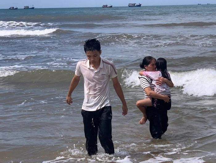 Nam sinh Lê Đức Trung dũng cảm cứu người gặp nạn - Ảnh: N.M.P