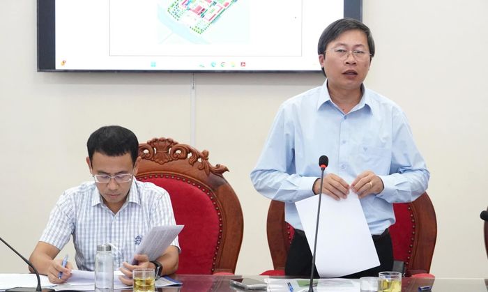 Đại diện lãnh đạo Ban Quản lý dự án đầu tư xây dựng tỉnh báo cáo tại buổi làm việc - Ảnh: Q.V
