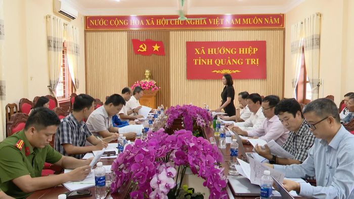 Đoàn giám sát Ủy ban MTTQ Việt Nam tỉnh làm việc tại xã Hướng Hiệp về công tác quản lý, giám sát hoạt động khai thác khoáng sản trên địa bàn - Ảnh: K.H