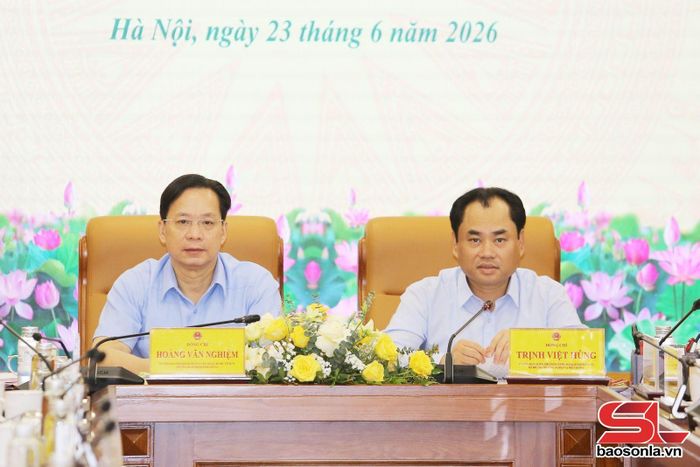 Đồng chí Bộ trưởng Bộ Nông nghiệp và Môi trường và đồng chí Bí thư Tỉnh ủy Sơn La chủ trì cuộc làm việc.