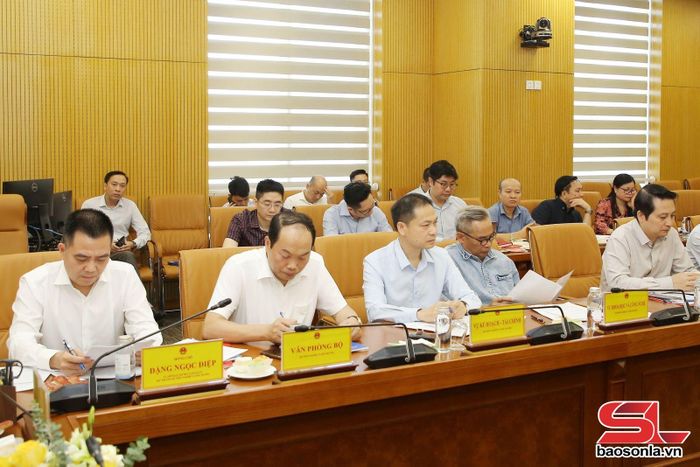 Các đồng chí lãnh đạo Bộ Nông nghiệp và Môi trường dự cuộc làm việc.