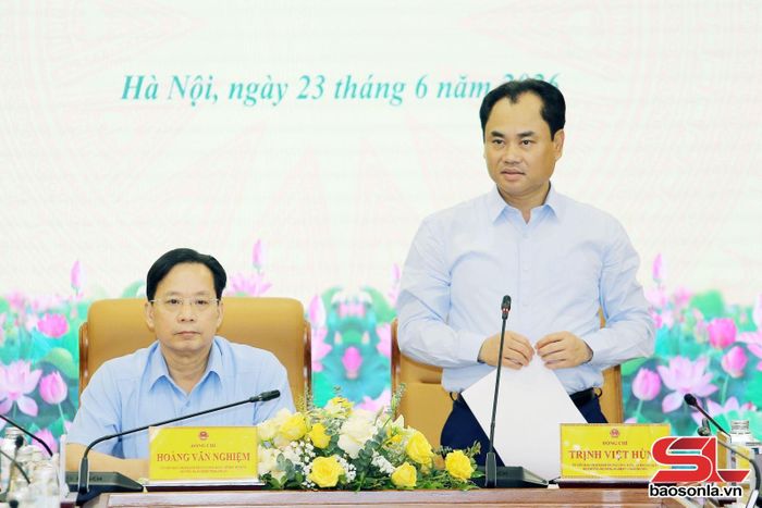 Đồng chí Bộ trưởng Bộ Nông nghiệp và Môi trường phát biểu tại cuộc làm việc.