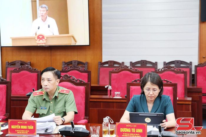 Các đại biểu dự phiên họp.