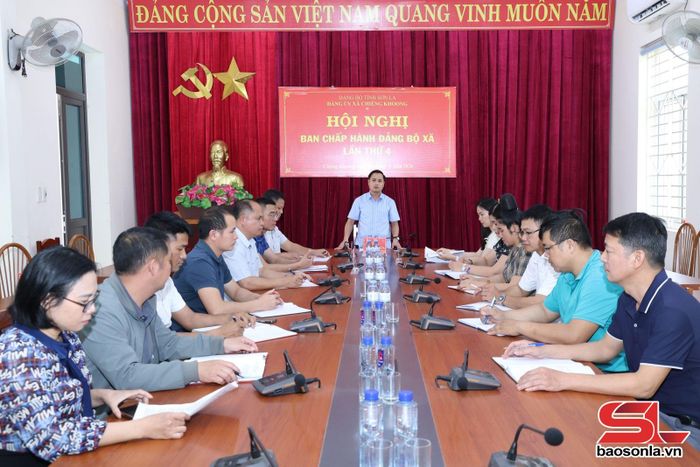 Ban Thường vụ Đảng ủy xã Chiềng Khoong họp giải quyết, kiến nghị đầu tư làm cầu tràn bản Huổi Co.