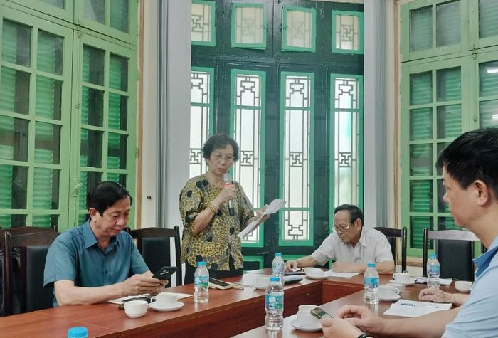 PGS.TS Bùi Thị An phát biểu tại một hội thảo do Liên Hiệp hội Hà Nội tổ chức. Ảnh Thu Hằng