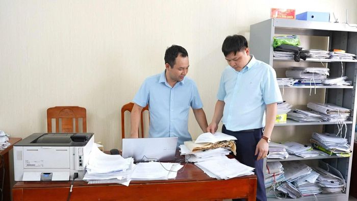 Cán bộ Phòng Xây dựng, Nông nghiệp và Môi trường xã Trại Cau bắt nhịp công việc sau khi tổ chức lại phòng chuyên môn.