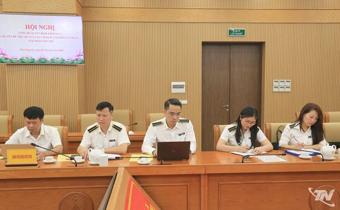 Thành viên Đoàn Kiểm toán Nhà nước Khu vực X tham dự Hội nghị.
