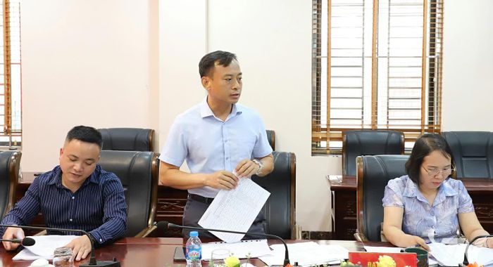 Đại biểu thảo luận.