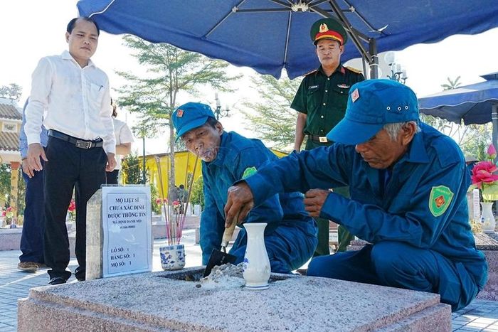 Lấy mẫu sinh phẩm hài cốt liệt sĩ chưa xác định được thông tin để giám định ADN