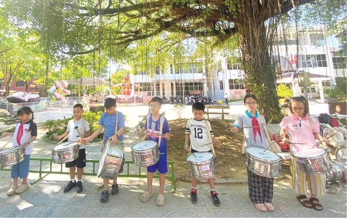 Luyện tập thực hành trống nghi thức Đội