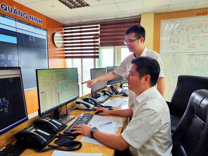 Hai kỹ sư trẻ Cao Hồng Lĩnh và Vũ Việt Hồng nghiên cứu thành công ứng dụng dụng mô hình học máy LightGBM vào công tác dự báo phụ tải