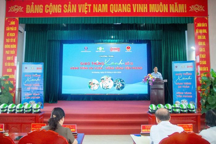Ông Đào Xuân Anh - Phó Chủ tịch Hội Nông dân thành phố Hải Phòng phát biểu tại Hội nghị