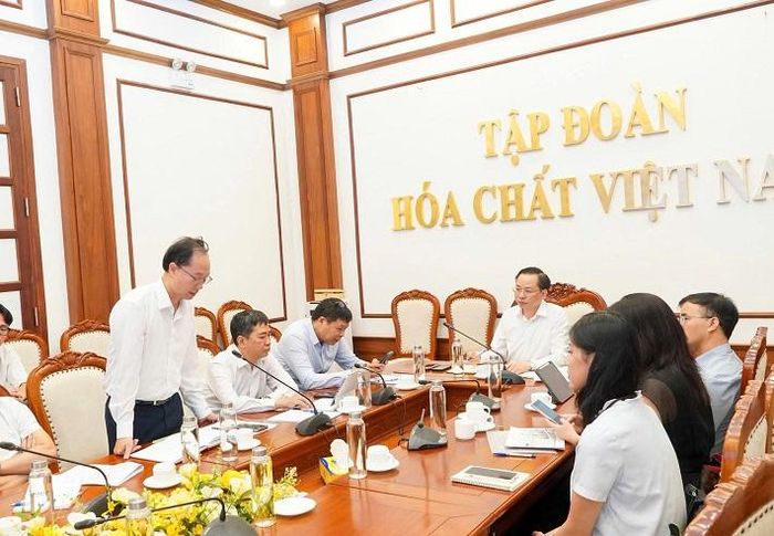 Ông Phùng Ngọc Bộ, Trưởng Ban Kỹ thuật Tập đoàn, phát biểu tại buổi làm việc