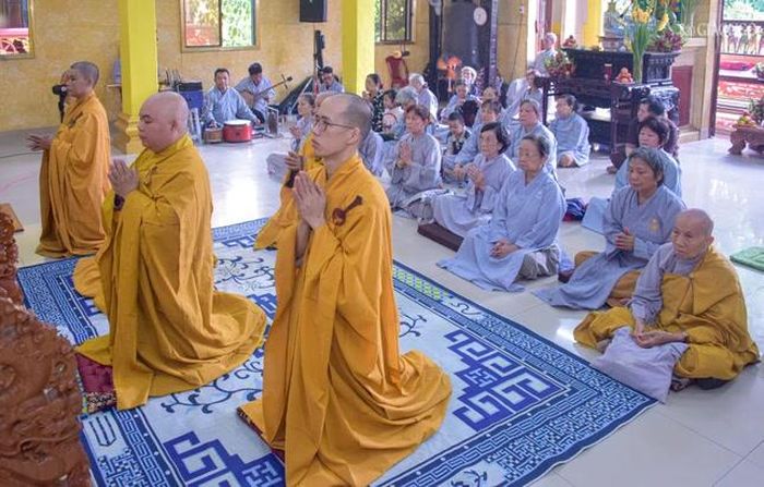 Môn đồ pháp quyến, Phật tử tham dự