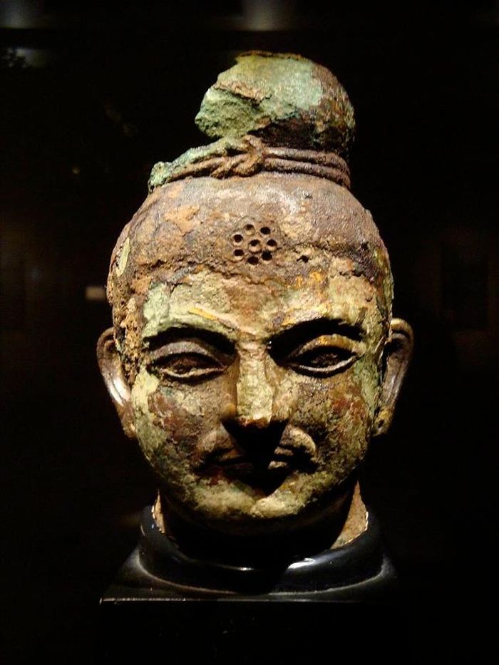 Đầu tượng Phật được tìm thấy ở Khotan, thế kỷ thứ III-IV