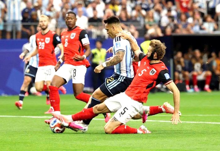 Tuyển Áo có trận đấu đầy nỗ lực trước Argentina.