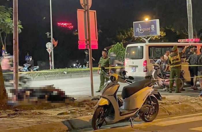 Hiện trường tai nạn ở Dương Nội làm hai người tử vong trong đêm.