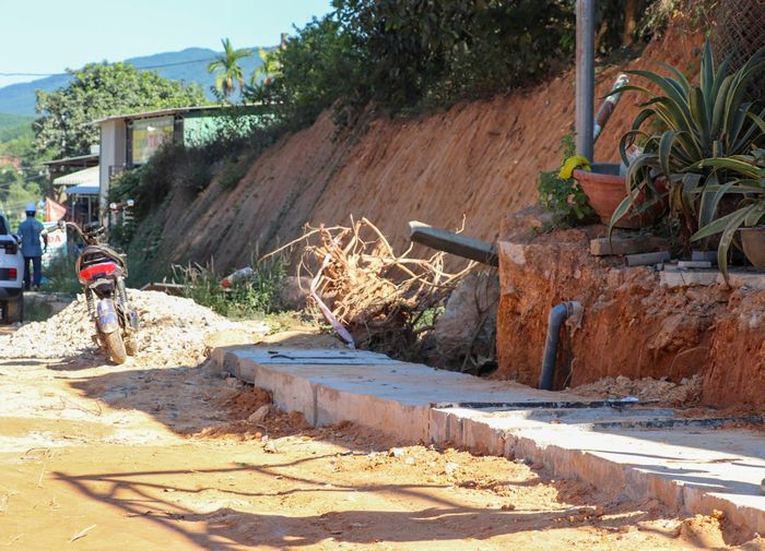 Bí thư Đà Nẵng nói thêm khi các đơn vị, địa phương đã làm tất cả việc cần thiết như phương án đền bù, thuyết phục, động viên nhân dân nhưng có những trường hợp không hợp tác thì cần sử dụng biện pháp bảo vệ thi công, nhất là trong việc GPMB theo quy định của pháp luật.