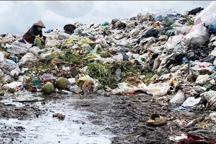 Những bãi rác lộ thiên đang là bài toán môi trường cần phải xử lý dứt điểm tại TP Cần Thơ.
