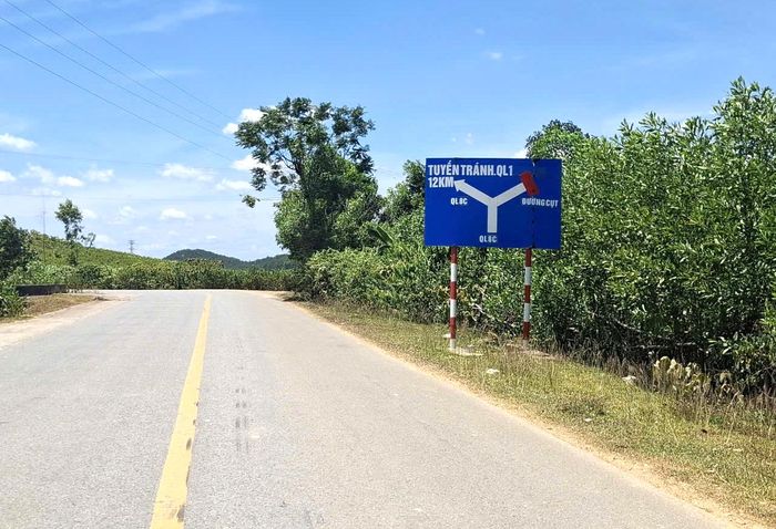 Do tuyến đường được đầu tư dang dở, chưa thông toàn tuyến nên người dân thường gọi là đường cụt.