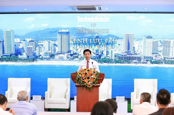 Ông Phạm Văn Hoành - Tổng Biên tập Báo Tài chính - Đầu tư phát biểu khai mạc Hội thảo