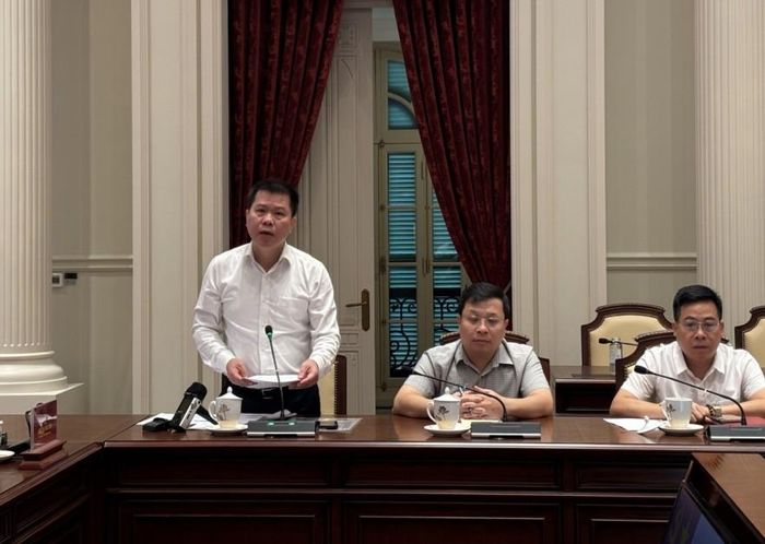 Ông Nguyễn Văn Tiến - Phó Chánh án Tòa án nhân dân tối cao giới thiệu Pháp lệnh sửa đổi, bổ sung một số điều của Pháp lệnh Trình tự, thủ tục xem xét, quyết định áp dụng các biện pháp xử lý hành chính tại Tòa án nhân dân. Ảnh: Thanh Thủy