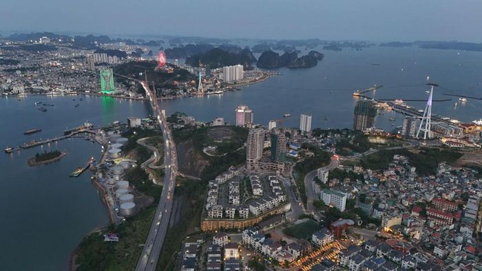 Đến năm 2030, Quảng Ninh phấn đấu trở thành trung tâm dịch vụ, du lịch quốc tế. Ảnh T.D